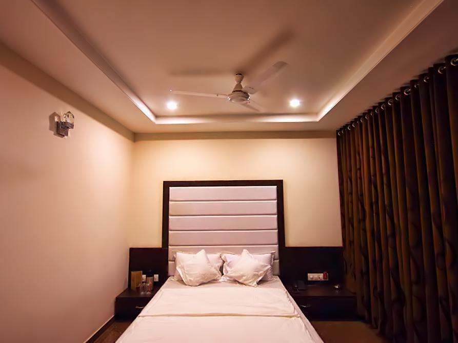 Hotel Silver Plaza Ahmedabad Esterno foto