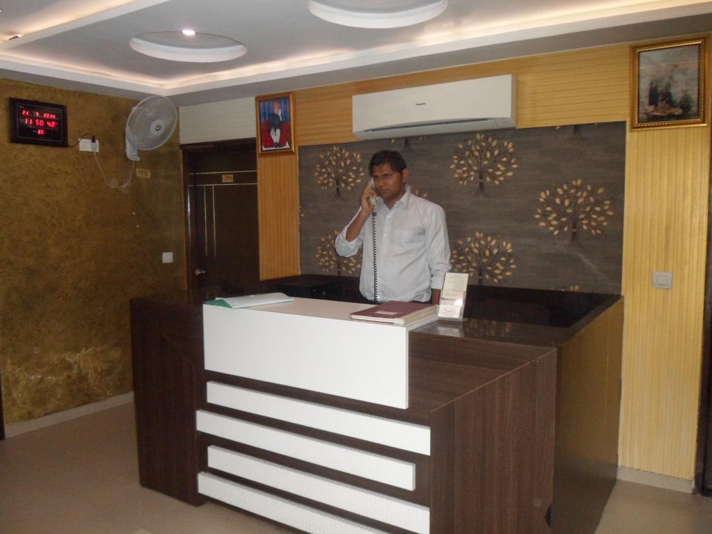 Hotel Silver Plaza Ahmedabad Esterno foto