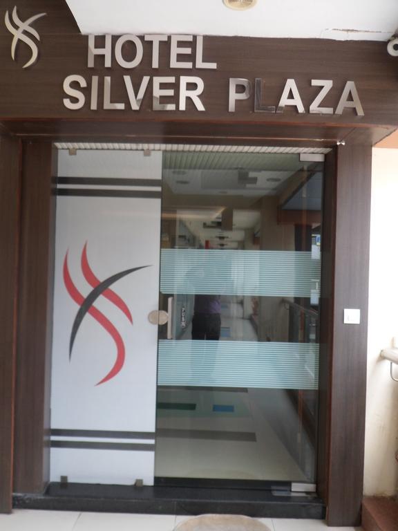 Hotel Silver Plaza Ahmedabad Esterno foto